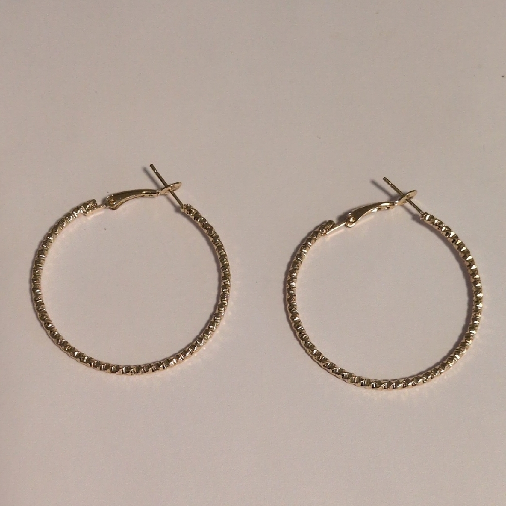 Elegant Textured‎ Gold Hoop Earrings 1.5"